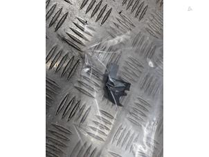 Gebruikte Schakelaar Elektrisch Raam Seat Altea XL (5P5) 1.8 TFSI 16V Prijs € 15,00 Margeregeling aangeboden door de Nollen autorecycling