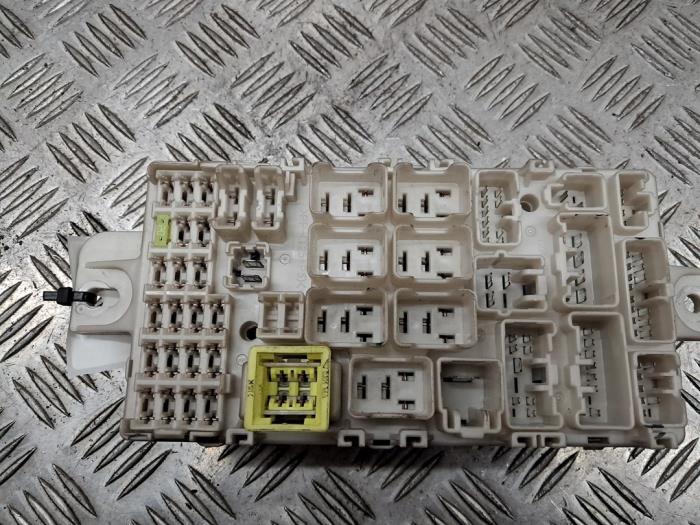 Computer Body Control van een Mitsubishi Space Star (A0) 1.0 12V 2015