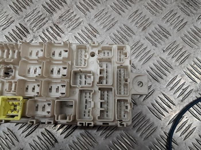 Computer Body Control van een Mitsubishi Space Star (A0) 1.0 12V 2015