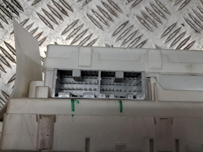 Computer Body Control van een Mitsubishi Space Star (A0) 1.0 12V 2015