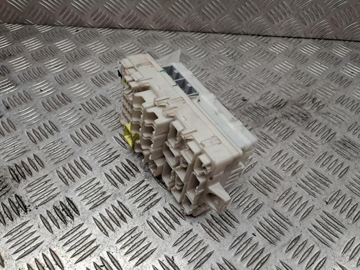 Computer Body Control van een Mitsubishi Space Star (A0) 1.0 12V 2015