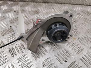 Gebruikte Waterpomp Peugeot 208 II (UB/UH/UP) 1.2 Vti 12V PureTech 100 Prijs op aanvraag aangeboden door de Nollen autorecycling