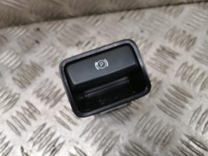 Gebruikte Schakelaar handrem Mercedes A (W176) 1.6 A-160 16V Prijs € 15,00 Margeregeling aangeboden door de Nollen autorecycling