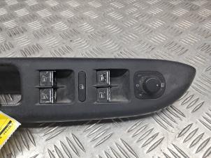 Gebruikte Elektrisch Raam Schakelaar Volkswagen Golf Plus (5M1/1KP) 1.6 FSI 16V Prijs € 25,00 Margeregeling aangeboden door de Nollen autorecycling