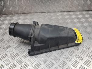 Gebruikte Luchtfilterhuis Mercedes A (W176) 1.6 A-160 16V Prijs € 25,00 Margeregeling aangeboden door de Nollen autorecycling