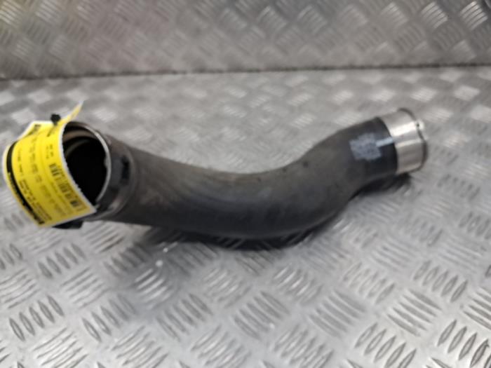 Gebruikte Intercooler Slang Mercedes A (W176) 1.6 A-160 16V Prijs € 30,00 Margeregeling aangeboden door autodemontage denollen