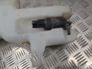 Gebruikte Ruitensproeiertank voor Ford Transit Courier 1.5 EcoBlue Prijs € 44,00 Margeregeling aangeboden door de Nollen autorecycling