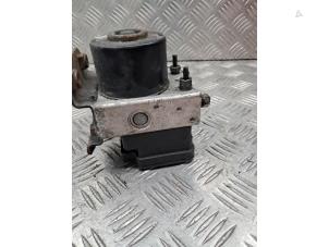 Gebruikte ABS Pomp Renault Twingo II (CN) 1.2 16V Prijs € 74,95 Margeregeling aangeboden door de Nollen autorecycling