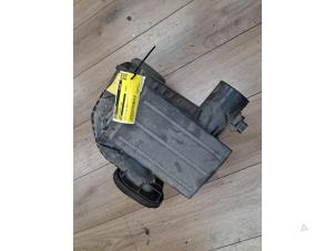 Gebruikte Luchtfilterhuis Nissan Navara (D40) 2.5 dCi 16V Prijs op aanvraag aangeboden door de Nollen autorecycling