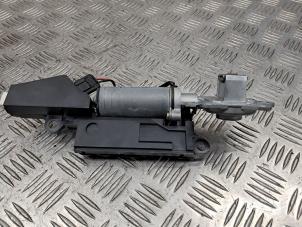 Gebruikte Schuifdak Motor BMW Mini One/Cooper (R50) 1.6 16V One Prijs € 125,00 Margeregeling aangeboden door de Nollen autorecycling