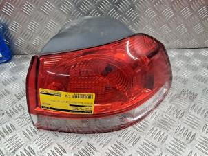 Gebruikte Achterlicht rechts Volkswagen Golf VI (5K1) 1.4 TSI 122 16V Prijs € 35,00 Margeregeling aangeboden door de Nollen autorecycling