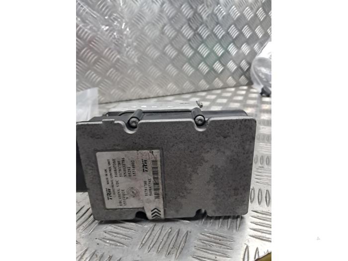 Gebruikte ABS Pomp Alfa Romeo 159 (939AX) 1.9 JTS 16V Prijs € 47,00 Margeregeling aangeboden door autodemontage denollen