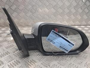 Gebruikte Spiegel Buiten rechts Kia Rio IV (YB) 1.0i T-GDi 100 12V Prijs € 22,50 Margeregeling aangeboden door de Nollen autorecycling