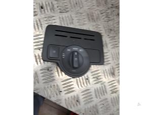 Gebruikte Schakelaar Licht Mercedes Vito (447.6) 2.0 114 CDI 16V Prijs € 25,00 Margeregeling aangeboden door de Nollen autorecycling