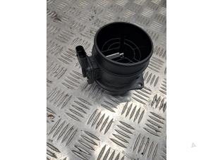 Gebruikte Luchtmassameter Mercedes Vito (447.6) 2.0 114 CDI 16V Prijs € 48,40 Inclusief btw aangeboden door de Nollen autorecycling