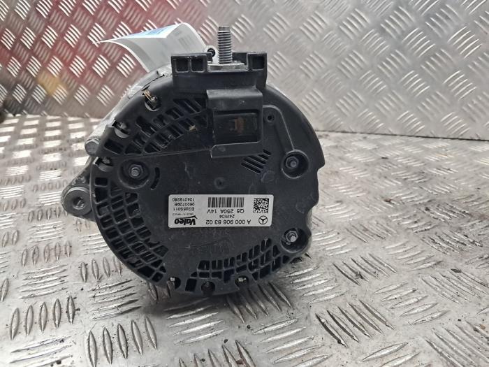 Dynamo van een Mercedes-Benz Vito (447.6) 2.0 114 CDI 16V 2024