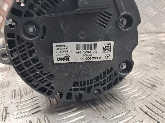 Dynamo van een Mercedes-Benz Vito (447.6) 2.0 114 CDI 16V 2024