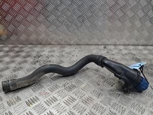 Gebruikte Vulpijp ad-blue tank Mercedes Vito (447.6) 2.0 114 CDI 16V Prijs € 30,00 Margeregeling aangeboden door de Nollen autorecycling