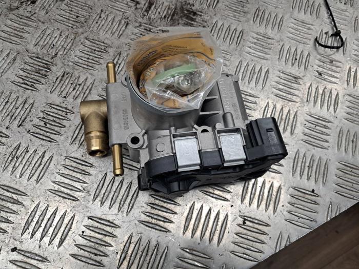 Gebruikte Gasklephuis Fiat Stilo (192A/B) 1.6 16V Prijs € 60,00 Margeregeling aangeboden door autodemontage denollen