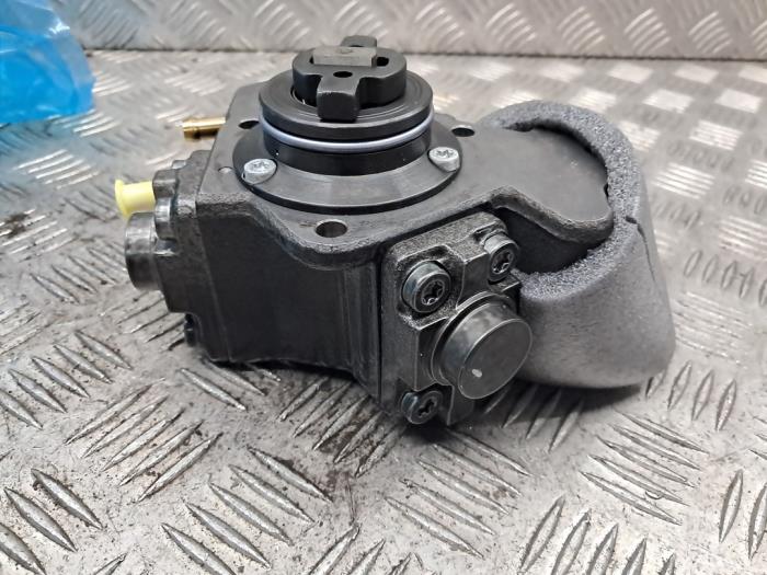 Gebruikte Dieselpomp Opel Astra H SW (L35) 1.3 CDTI 16V Ecotec Prijs € 125,00 Margeregeling aangeboden door autodemontage denollen