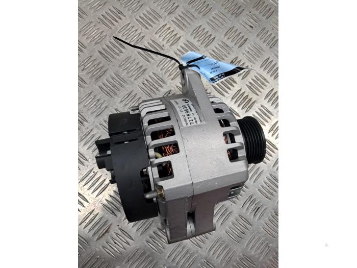 Dynamo van een Fiat Stilo (192A/B) 1.9 JTD 115 2006