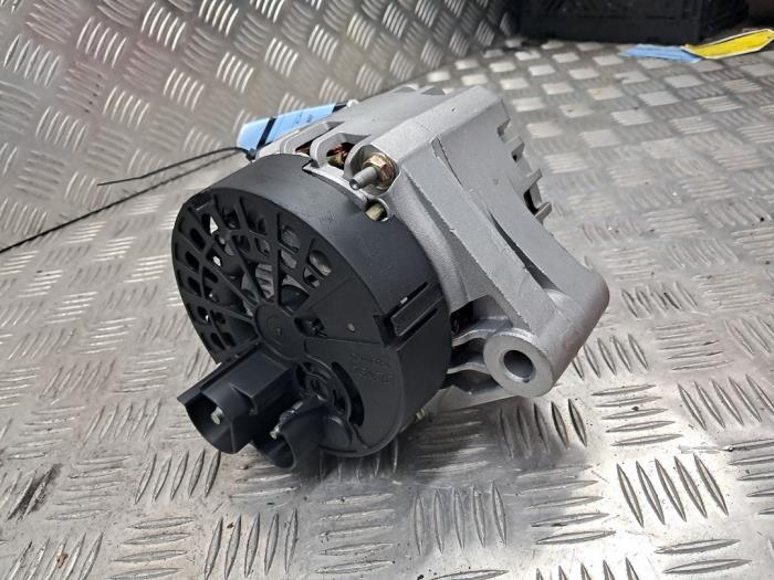Dynamo van een Fiat Stilo (192A/B) 1.9 JTD 115 2006