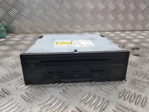 Gebruikte Bedieningspaneel Multi Media Volkswagen Touareg (7PA/PH) 3.0 TDI V6 24V BlueMotion Technology SCR Prijs op aanvraag aangeboden door de Nollen autorecycling