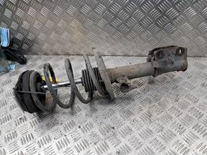 Gebruikte Voorpoot rechts Renault Grand Scénic III (JZ) 1.6 16V Prijs € 60,00 Margeregeling aangeboden door de Nollen autorecycling