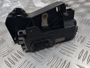 Gebruikte Deurslot Mechaniek 2Deurs rechts Opel Vivaro 1.9 DTI 16V Prijs € 40,00 Margeregeling aangeboden door de Nollen autorecycling