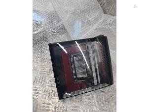 Gebruikte Achterlicht rechts Landrover Discovery Sport (LC) 2.0 P200 MHEV 16V AWD Prijs € 125,00 Margeregeling aangeboden door de Nollen autorecycling