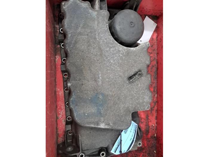 Gebruikte Carterpan Volvo V40 (VW) 1.8 16V Prijs op aanvraag aangeboden door autodemontage denollen