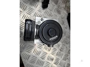 Gebruikte ABS Pomp Volkswagen Touareg (7PA/PH) 3.0 TDI V6 24V BlueMotion Technology SCR Prijs € 345,00 Margeregeling aangeboden door de Nollen autorecycling