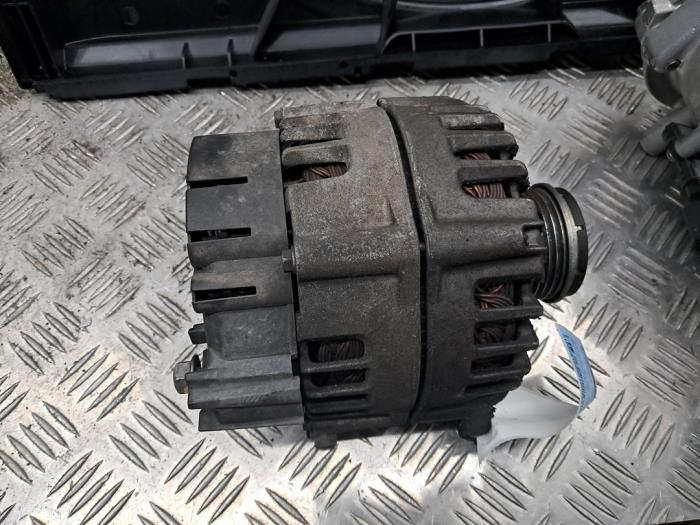 Gebruikte Dynamo Volkswagen Touareg (7PA/PH) 3.0 TDI V6 24V BlueMotion Technology SCR Prijs € 195,00 Margeregeling aangeboden door autodemontage denollen