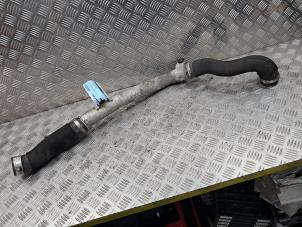 Gebruikte Intercooler Buis Volkswagen Touareg (7PA/PH) 3.0 TDI V6 24V BlueMotion Technology SCR Prijs op aanvraag aangeboden door de Nollen autorecycling