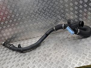 Gebruikte Intercooler Buis Volkswagen Touareg (7PA/PH) 3.0 TDI V6 24V BlueMotion Technology SCR Prijs op aanvraag aangeboden door de Nollen autorecycling