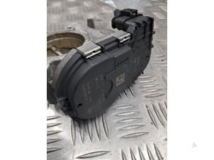 Gebruikte Gasklephuis Mercedes GLA (156.9) 1.6 180 16V Prijs € 50,00 Margeregeling aangeboden door de Nollen autorecycling