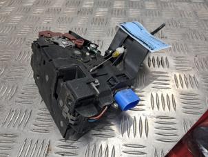 Gebruikte Deurslot Mechaniek 4Deurs links-achter Volkswagen Touareg (7LA/7L6) 2.5 TDI R5 Prijs € 50,00 Margeregeling aangeboden door de Nollen autorecycling