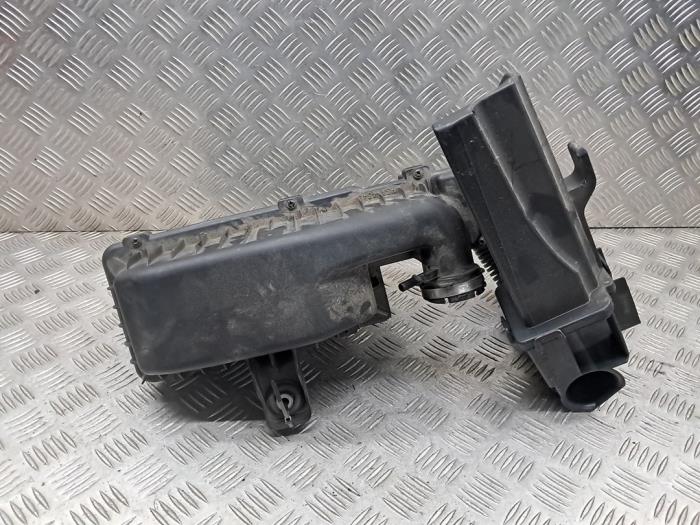 Gebruikte Luchtfilterhuis Citroen C4 Cactus (0B/0P) 1.2 PureTech 82 12V Prijs € 39,99 Margeregeling aangeboden door autodemontage denollen