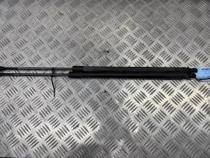 Gebruikte Set Gasdempers Achterklep Renault Grand Scénic III (JZ) 1.6 16V Prijs € 27,00 Margeregeling aangeboden door de Nollen autorecycling