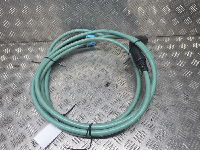 Oplaadkabel elektrische auto van een Renault Zoé (AG) R90 2016