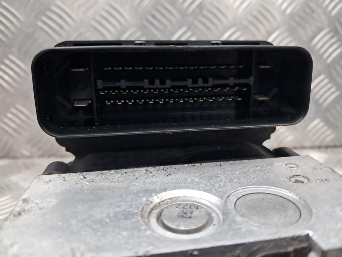 Gebruikte ABS Pomp Volkswagen Transporter T5 2.0 TDI DRF Prijs € 142,00 Margeregeling aangeboden door autodemontage denollen
