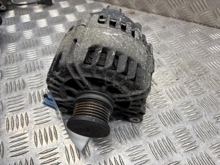 Gebruikte Dynamo Volkswagen Transporter T5 2.0 TDI DRF Prijs € 65,00 Margeregeling aangeboden door autodemontage denollen