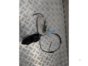 Gebruikte Slotmechaniek Portier 2Deurs rechts Ford StreetKa 1.6i Prijs € 49,95 Margeregeling aangeboden door de Nollen autorecycling