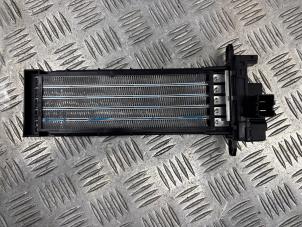 Gebruikte Element Kachelverwarming Peugeot 208 II (UB/UH/UP) 1.5 BlueHDi 100 Prijs € 37,19 Margeregeling aangeboden door de Nollen autorecycling