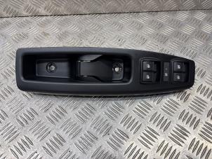 Gebruikte Ruit schakelaar elektrisch Fiat Doblo Cargo (263) 1.3 MJ 16V DPF Euro 5 Prijs € 50,00 Margeregeling aangeboden door de Nollen autorecycling