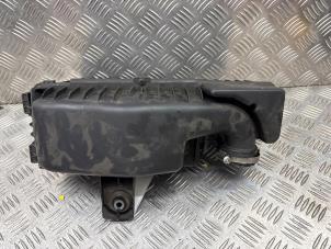 Gebruikte Luchtfilterhuis Peugeot 2008 (CU) 1.2 Vti 12V PureTech Prijs € 30,00 Margeregeling aangeboden door de Nollen autorecycling