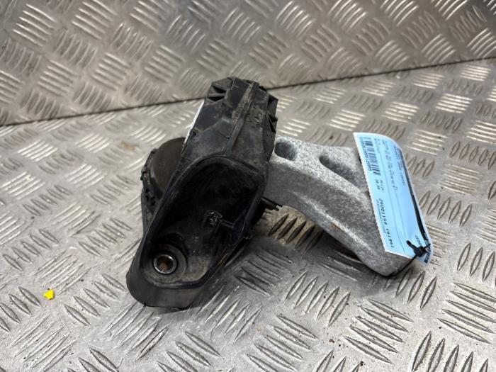 Gebruikte Motorsteun Peugeot 2008 (CU) 1.2 Vti 12V PureTech Prijs € 30,00 Margeregeling aangeboden door autodemontage denollen
