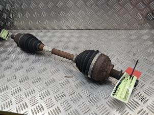 Gebruikte Steekas links-voor Renault Trafic New (EL) 2.0 dCi 16V 115 Prijs € 49,99 Margeregeling aangeboden door de Nollen autorecycling