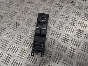 Gebruikte Ruit schakelaar elektrisch Ford Fiesta 6 (JA8) 1.0 EcoBoost 12V 125 Prijs € 19,95 Margeregeling aangeboden door de Nollen autorecycling