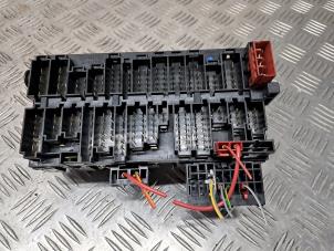 Gebruikte Zekeringkast Volkswagen Golf III Cabrio Restyling (1E7) 2.0 Prijs € 59,95 Margeregeling aangeboden door de Nollen autorecycling